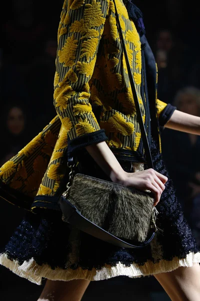 Look 94